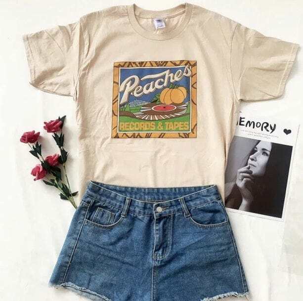 Retro Peaches Y2K T-Shirt: Trendy 90s Summer Outfit Essential