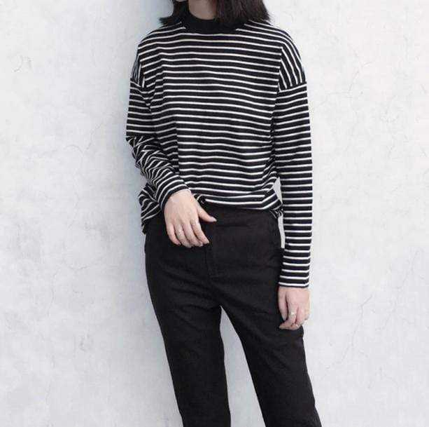 Y2K Black & White Stripe Jumper - Retro 90s Grunge Summer Outfit