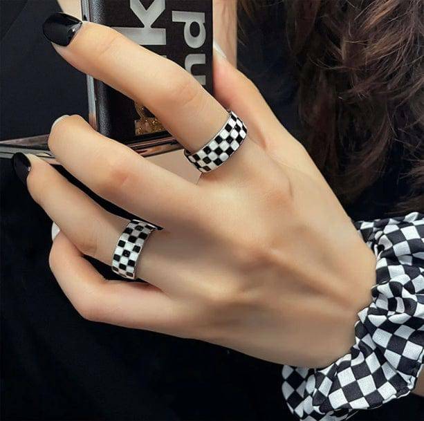 Y2K Checkered Rings: Retro-Inspired Accessories for Trendy Outfits