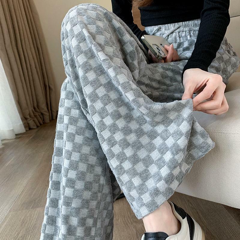 Y2K Checkered Sweatpants: Trendy Grunge Style for Summer Outfits