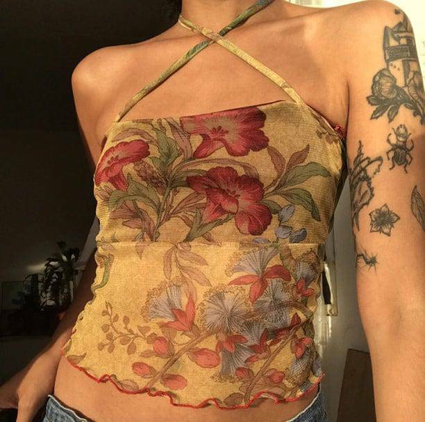 Y2K Floral Crop Top: Trendy Summer Outfit for Retro Vibes