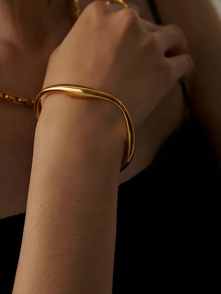 Y2K Gold Bangle Bracelet: Retro 90s Fashion Accessory for Summer Outfits