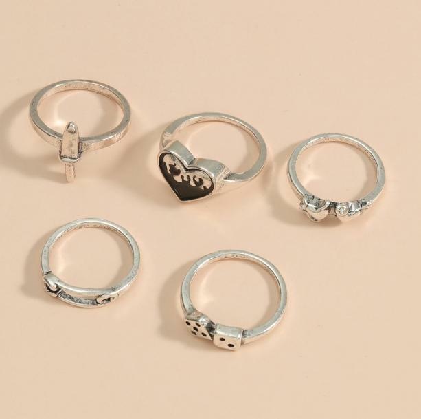 Y2K Grunge Rings Set for Retro Style and 90s Fashion Lovers