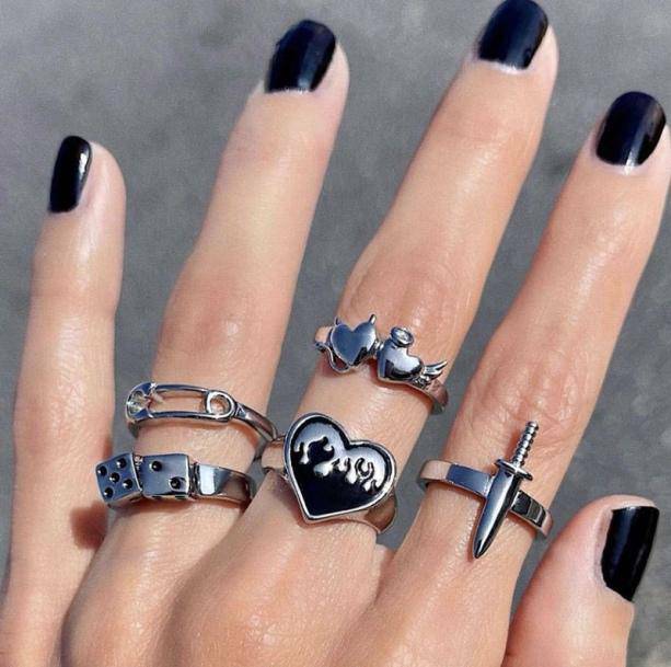 Y2K Grunge Rings Set for Retro Style and 90s Fashion Lovers