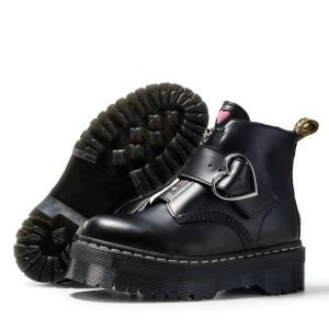 Y2K Heart Buckle Boots: Retro Grunge Style for Summer Outfits