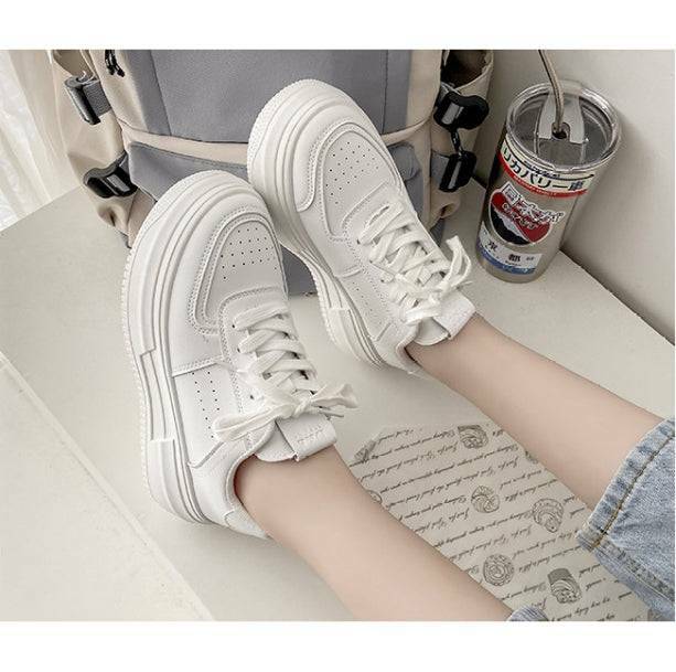 Y2K Minimalist Classic White Sneakers for Retro Summer Outfits