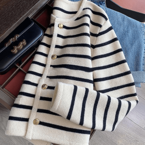 Y2K Nautical Sweater: Retro 90s Style for Summer Outfits & Grunge Fits