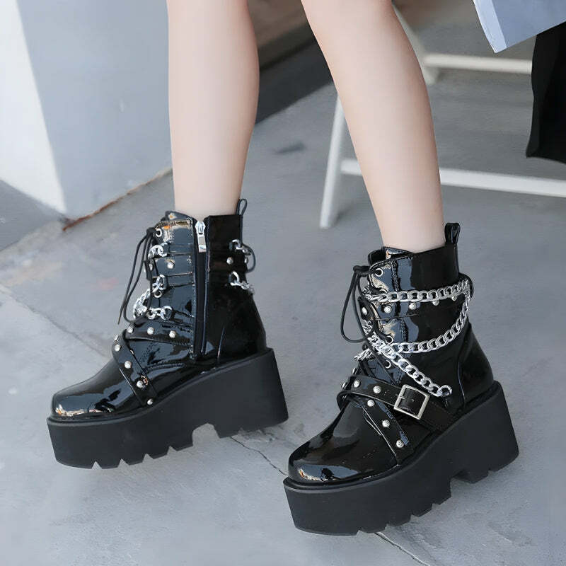 Y2K Patent Leather Boots for Grunge and Retro 90s Summer Outfits