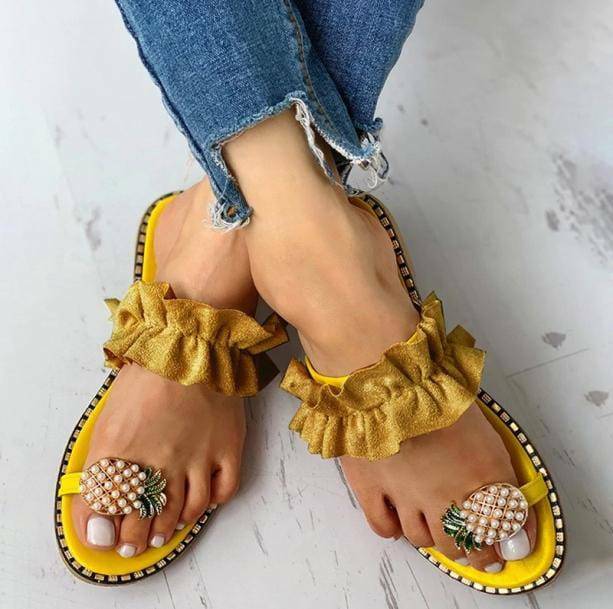 Y2K Pineapple Flip Flops for Summer: Trendy Retro Beach Footwear