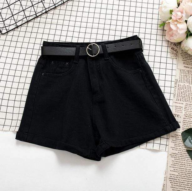 Y2K Vintage Style Shorts: Trendy Summer Outfit for Retro Vibes